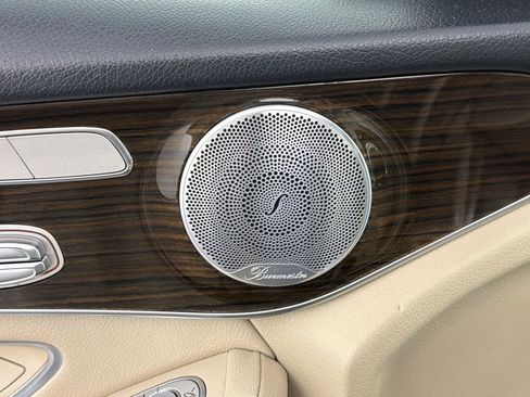 Used 2019 Mercedes-Benz GLC 300 4MATIC image 28