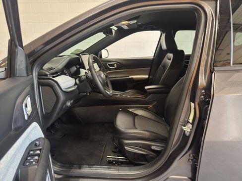 Used 2024 Jeep Compass Latitude AWD/4WD image 18