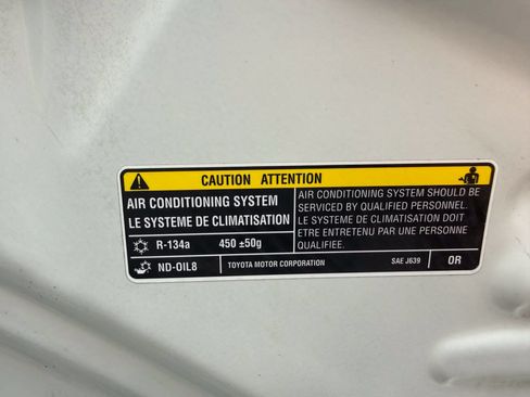 Used 2018 Toyota Corolla LE FWD image 32