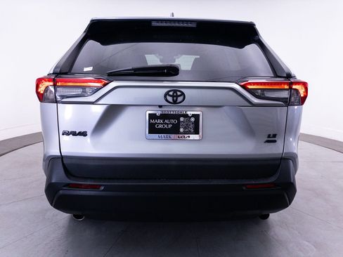 Used 2022 Toyota RAV4 LE AWD/4WD image 13