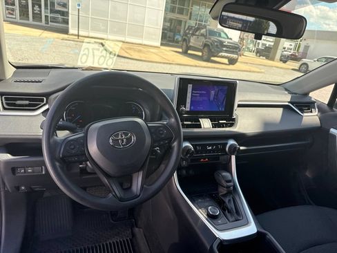 Used 2023 Toyota RAV4 LE AWD/4WD image 9