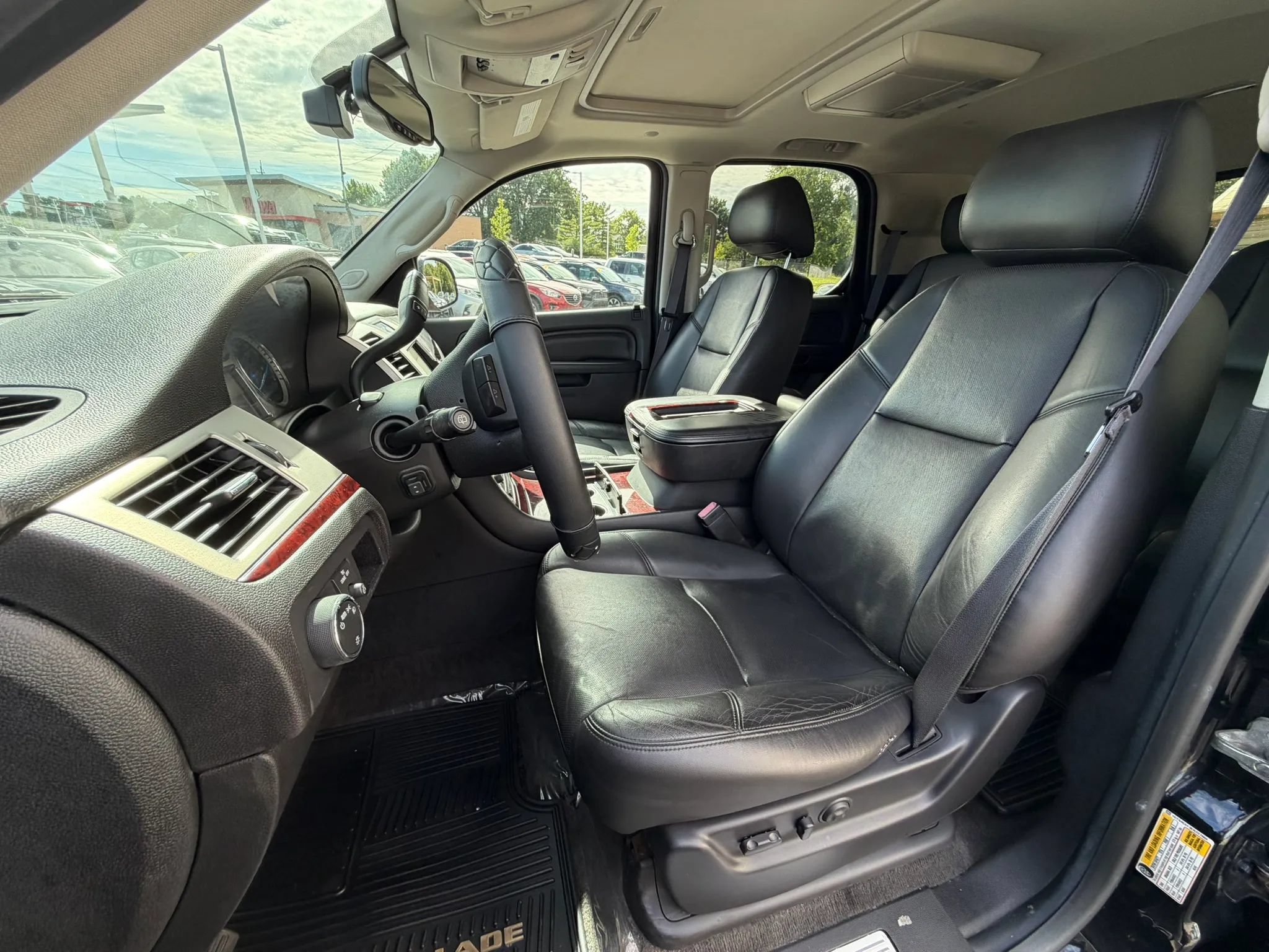Used 2014 Cadillac Escalade Premium AWD/4WD image 14
