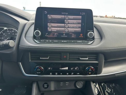 Used 2025 Nissan Rogue SV image 14