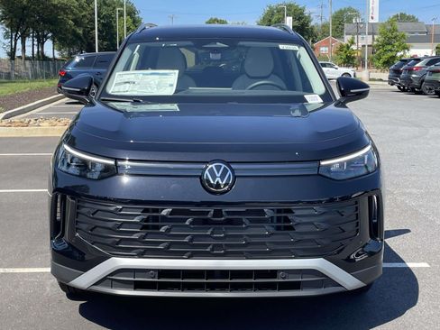 New 2026 Volkswagen Tiguan SE FWD image 2