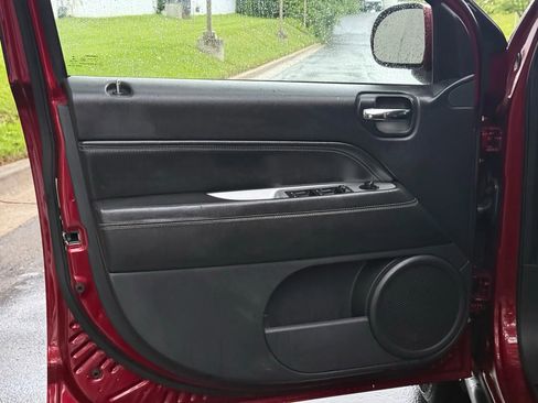 Used 2016 Jeep Compass High Altitude image 17