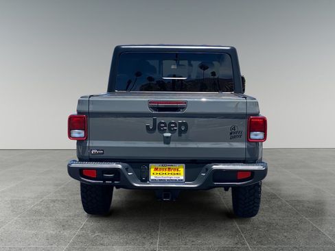 Used 2022 Jeep Gladiator Sport AWD/4WD image 4