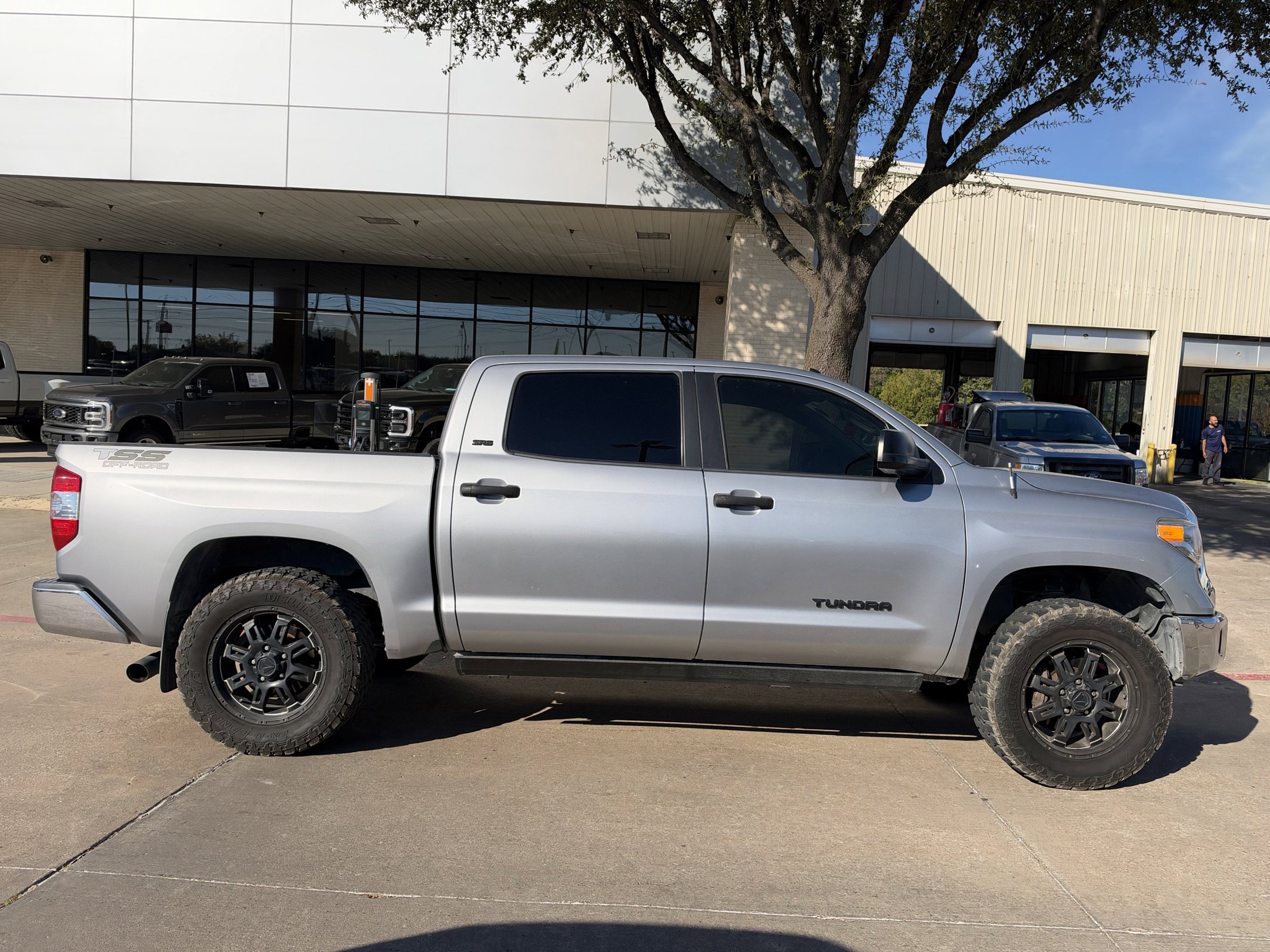 Used 2017 Toyota Tundra SR5 w/ SR5 Upgrade Package RWD image 4