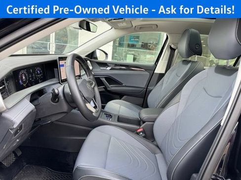 Certified 2026 Volkswagen Tiguan SE w/ Panoramic Sunroof Package AWD/4WD image 9