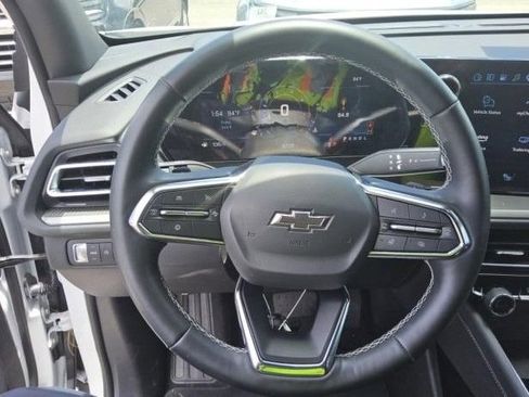 Used 2025 Chevrolet Traverse LT w/ Midnight/Sport Edition FWD image 6