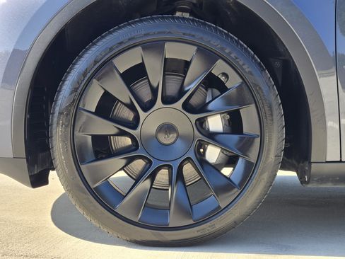 Used 2023 Tesla Model Y Long Range AWD/4WD image 11