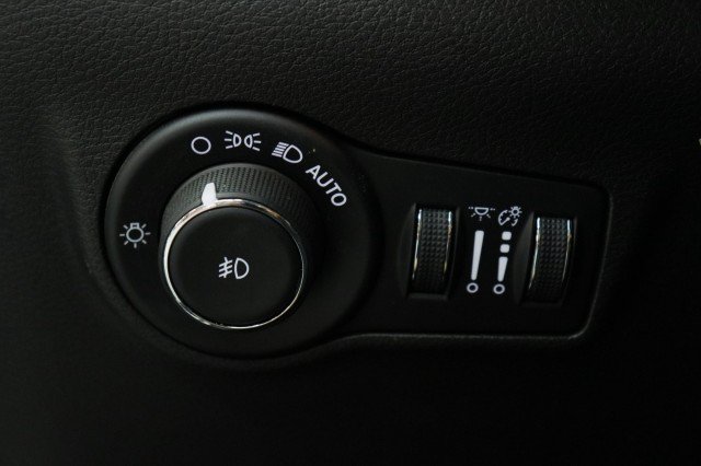 Used 2026 Jeep Compass Limited AWD/4WD image 9