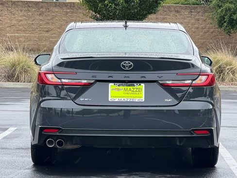Used 2025 Toyota Camry SE FWD image 12