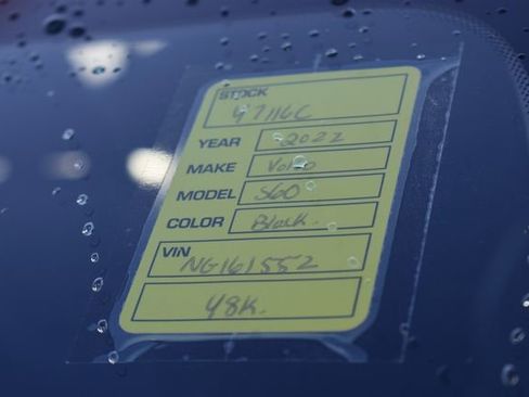 Used 2022 Volvo S60 B5 Momentum w/ Premium Package image 36