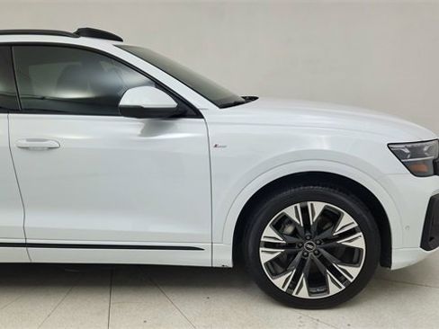 Used 2025 Audi Q8 Prestige w/ Prestige Package image 7