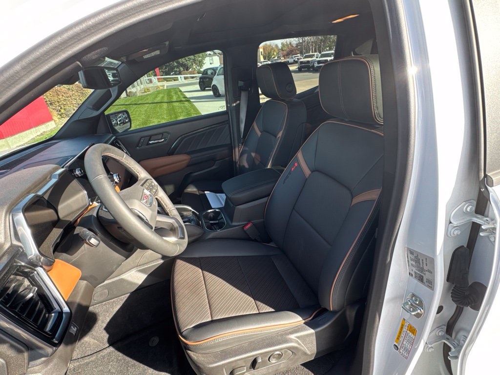 Used 2026 GMC Canyon AT4 w/ Technology Plus Package AWD/4WD image 10
