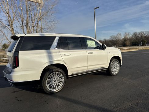 New 2026 Cadillac Escalade Luxury image 3