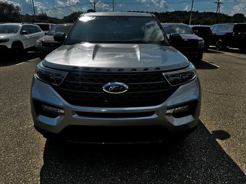 Used 2024 Ford Explorer XLT w/ Equipment Group 202A AWD/4WD image 2