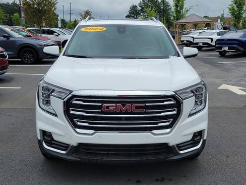 Used 2022 GMC Terrain SLT w/ Infotainment Package II FWD image 2