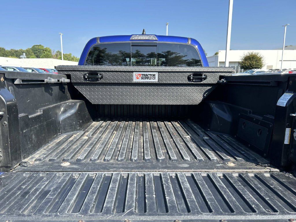 Used 2022 Toyota Tacoma SR5 RWD image 12