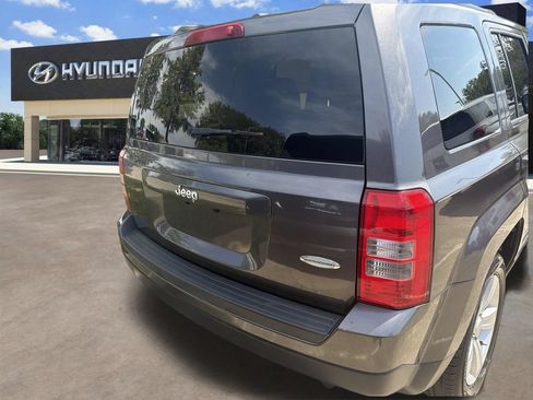Used 2017 Jeep Patriot Latitude FWD image 3