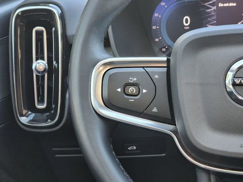 Used 2024 Volvo XC40 B5 Plus w/ Climate Package image 30