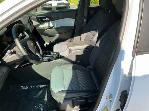 Used 2025 Chevrolet Trax LT w/ LT Convenience Package image 31