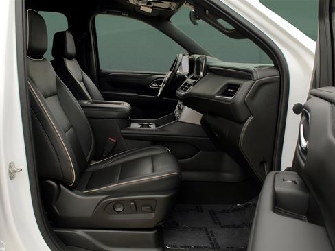 Used 2021 GMC Yukon XL SLT image 16