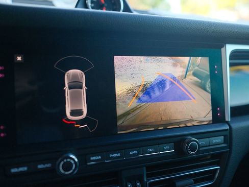 Used 2021 Porsche Macan image 22