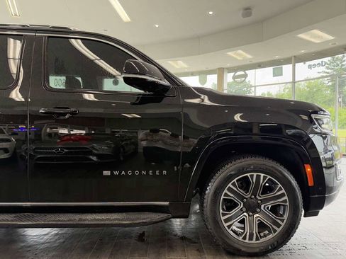 Used 2024 Jeep Wagoneer 4WD w/ Premium Group I image 10