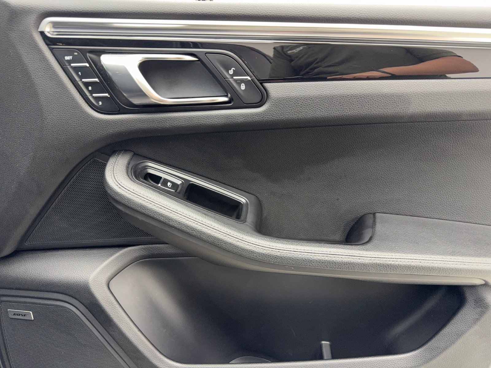 Used 2018 Porsche Macan Sport Edition AWD/4WD image 43