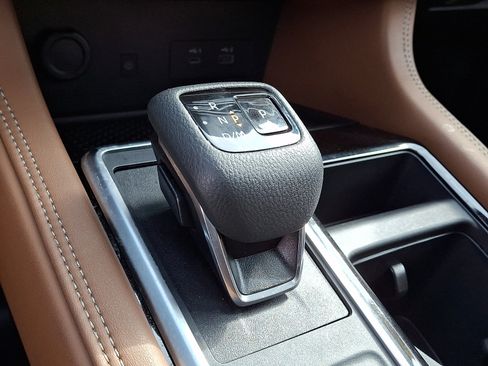 Used 2025 Nissan Pathfinder Platinum AWD/4WD image 19