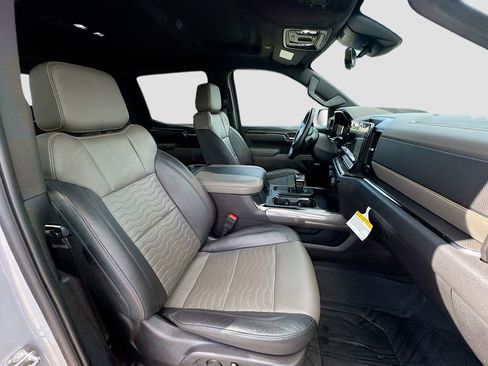 Used 2024 Chevrolet Silverado 1500 ZR2 w/ Technology Package image 28