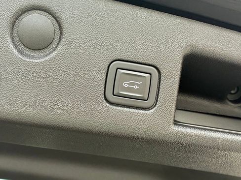 Used 2023 Chevrolet Equinox Premier AWD/4WD image 64