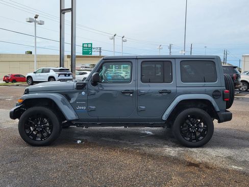 Used 2024 Jeep Wrangler Unlimited Sahara AWD/4WD image 2