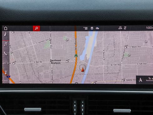 Used 2021 Porsche Cayenne w/ Driver Memory Package image 13