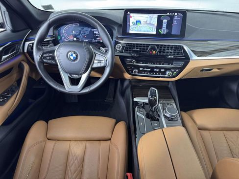 Used 2022 BMW 530i xDrive w/ Convenience Package AWD/4WD image 5
