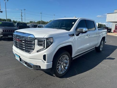 Used 2022 GMC Sierra 1500 Denali w/ Technology Package AWD/4WD image 3