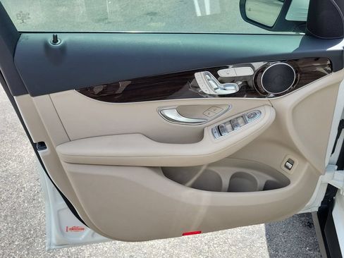 Used 2021 Mercedes-Benz GLC 300 image 17