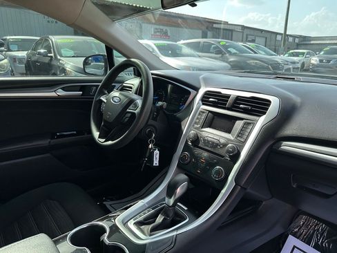 Used 2016 Ford Fusion SE FWD image 8