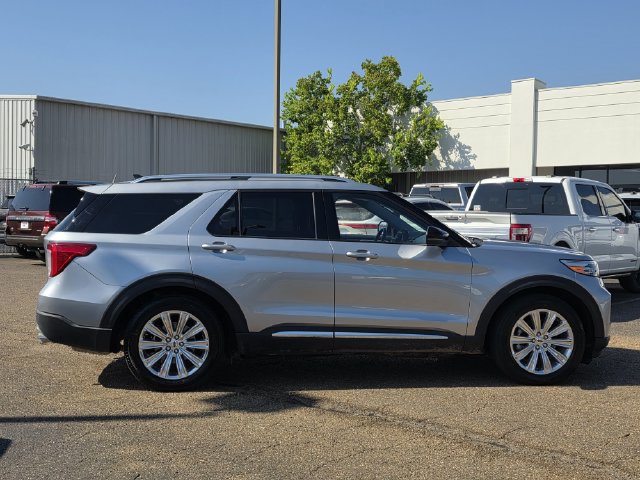 Certified 2024 Ford Explorer Limited w/ Limited Technology Package RWD image 3