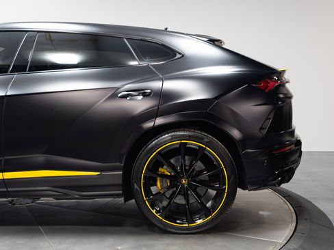 Used 2022 Lamborghini Urus image 47