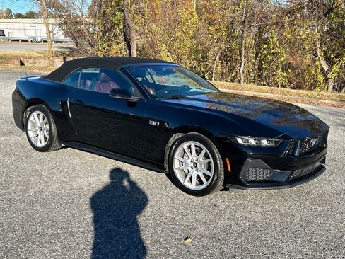 Used 2024 Ford Mustang GT Premium image 9