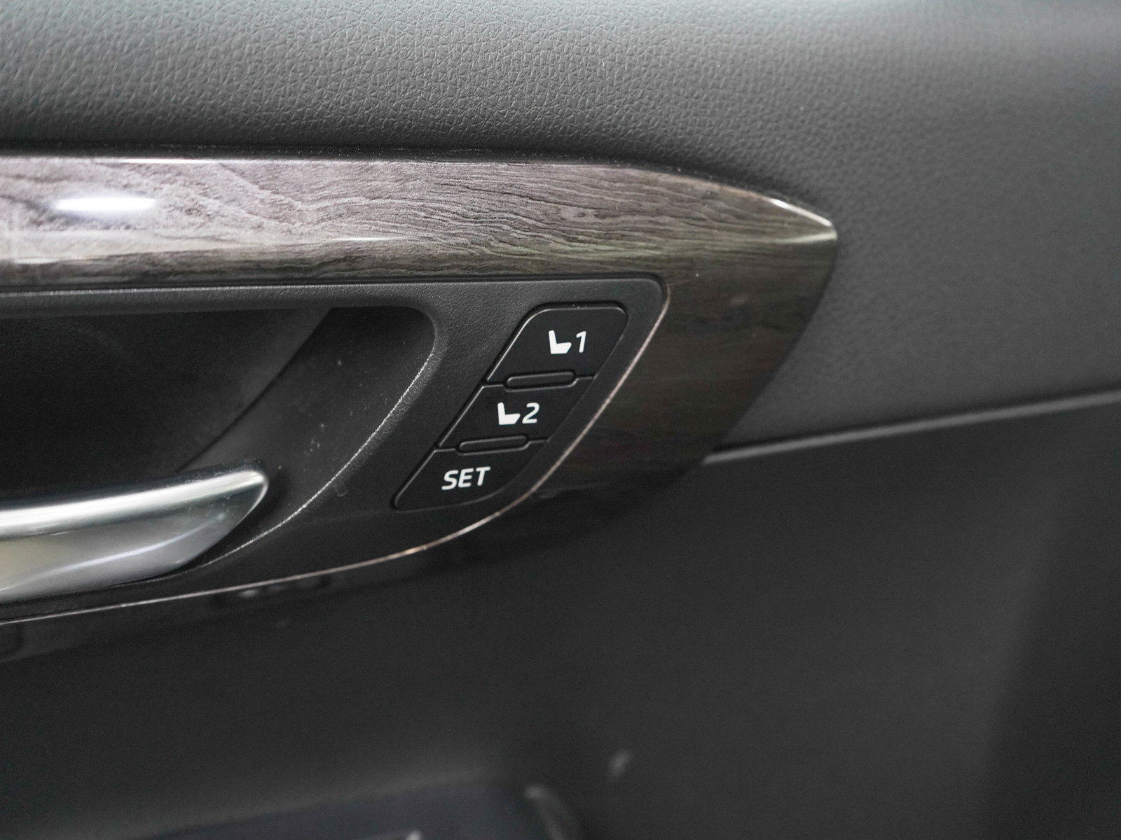 Used 2023 Toyota Highlander Limited AWD/4WD image 24