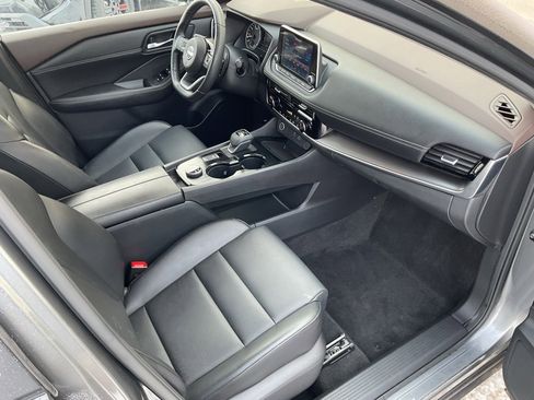 Used 2022 Nissan Rogue SV w/ SV Premium Package image 19