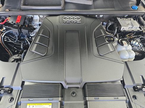 Used 2018 Audi Q7 3.0T Prestige image 32