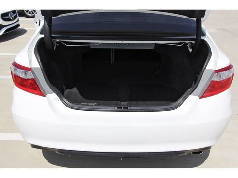Used 2015 Toyota Camry SE FWD image 28