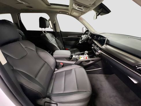 New 2025 Kia Telluride S image 32
