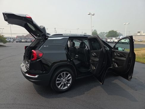 Used 2022 GMC Terrain SLT w/ Infotainment Package II AWD/4WD image 23