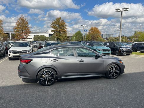 Used 2023 Nissan Sentra SR w/ SR Premium Package image 9