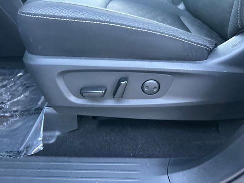 Used 2025 Nissan Pathfinder SV image 23